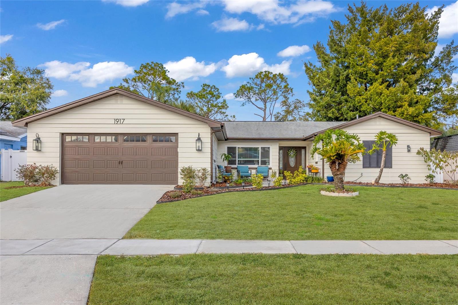 1917 HEWETT LN