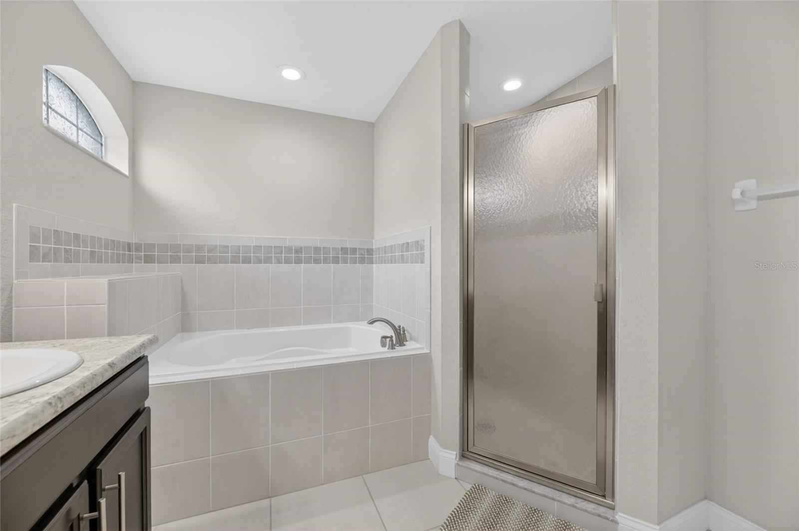 3039 PEARLY DR