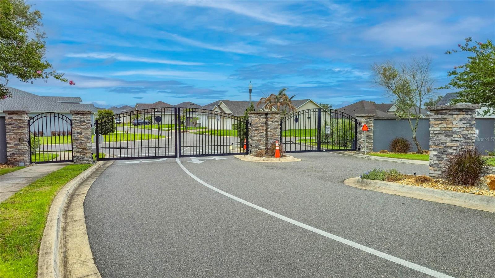 3039 PEARLY DR