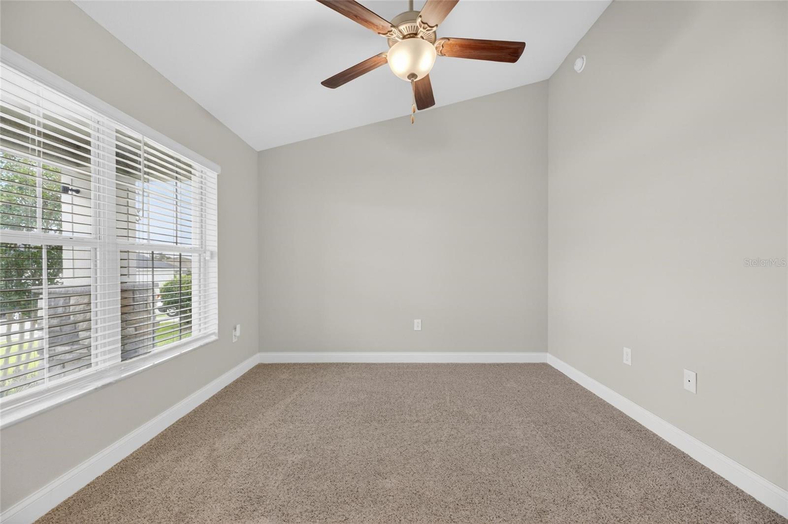3039 PEARLY DR