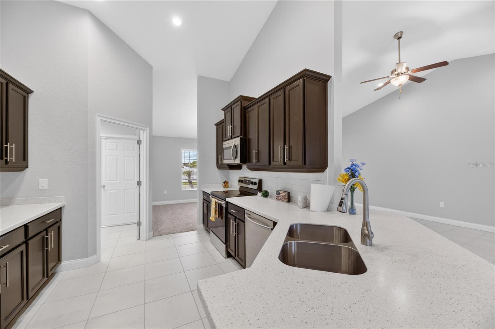 3039 PEARLY DR