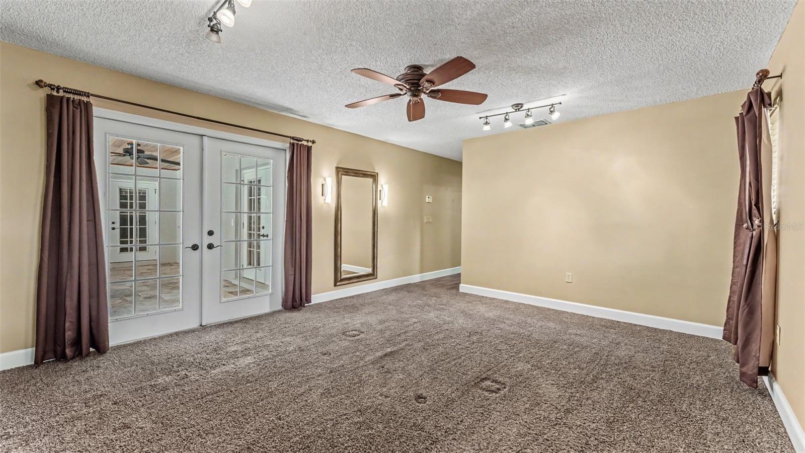 1428 N TIMBERIDGE LOOP