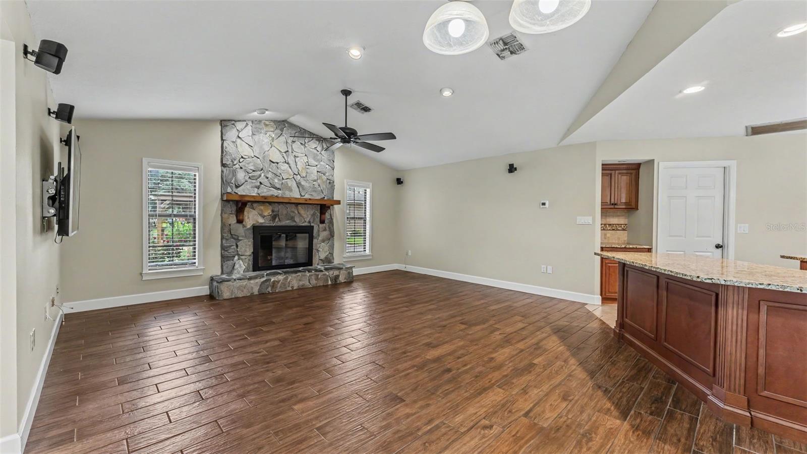 1428 N TIMBERIDGE LOOP
