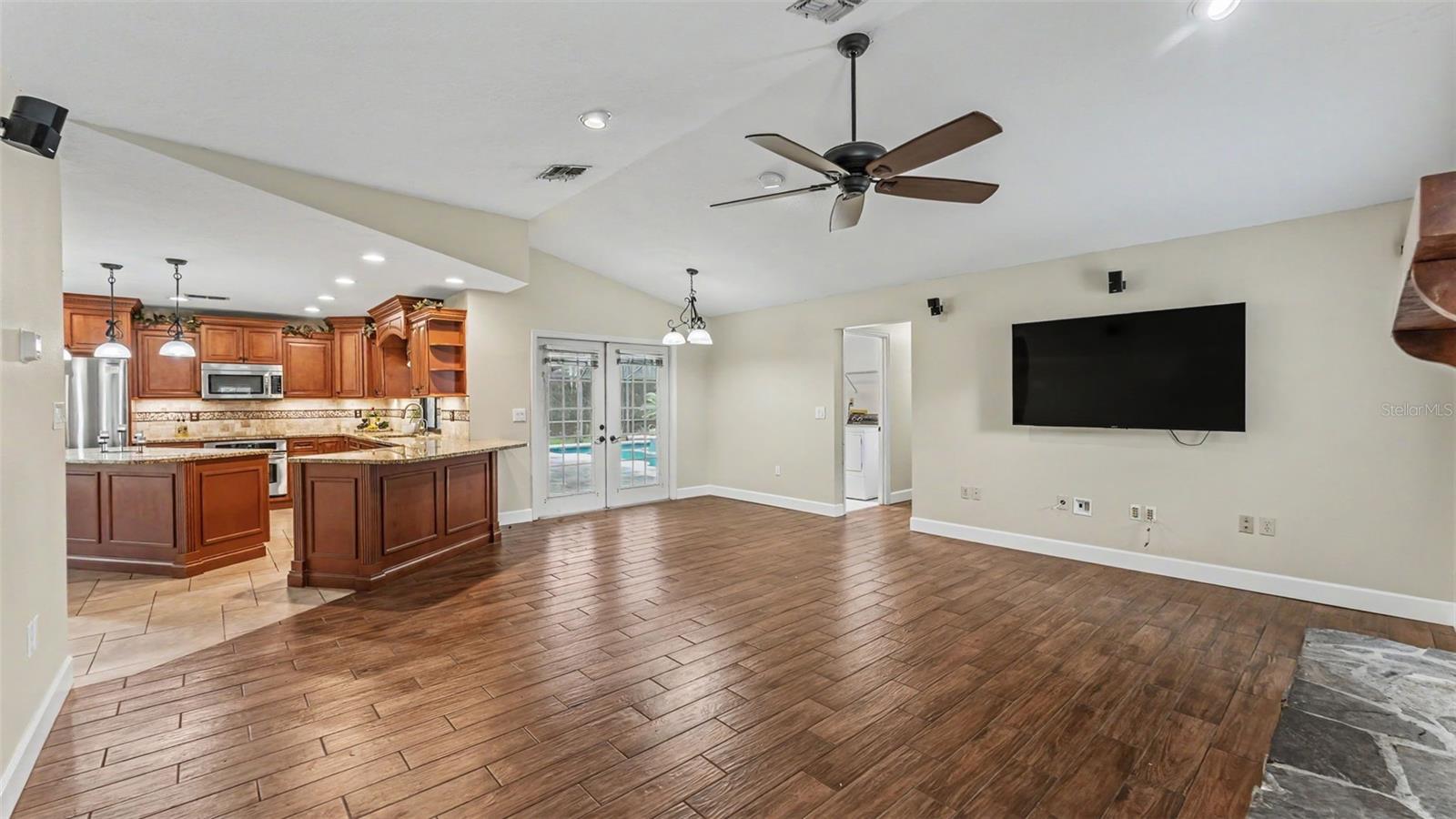 1428 N TIMBERIDGE LOOP