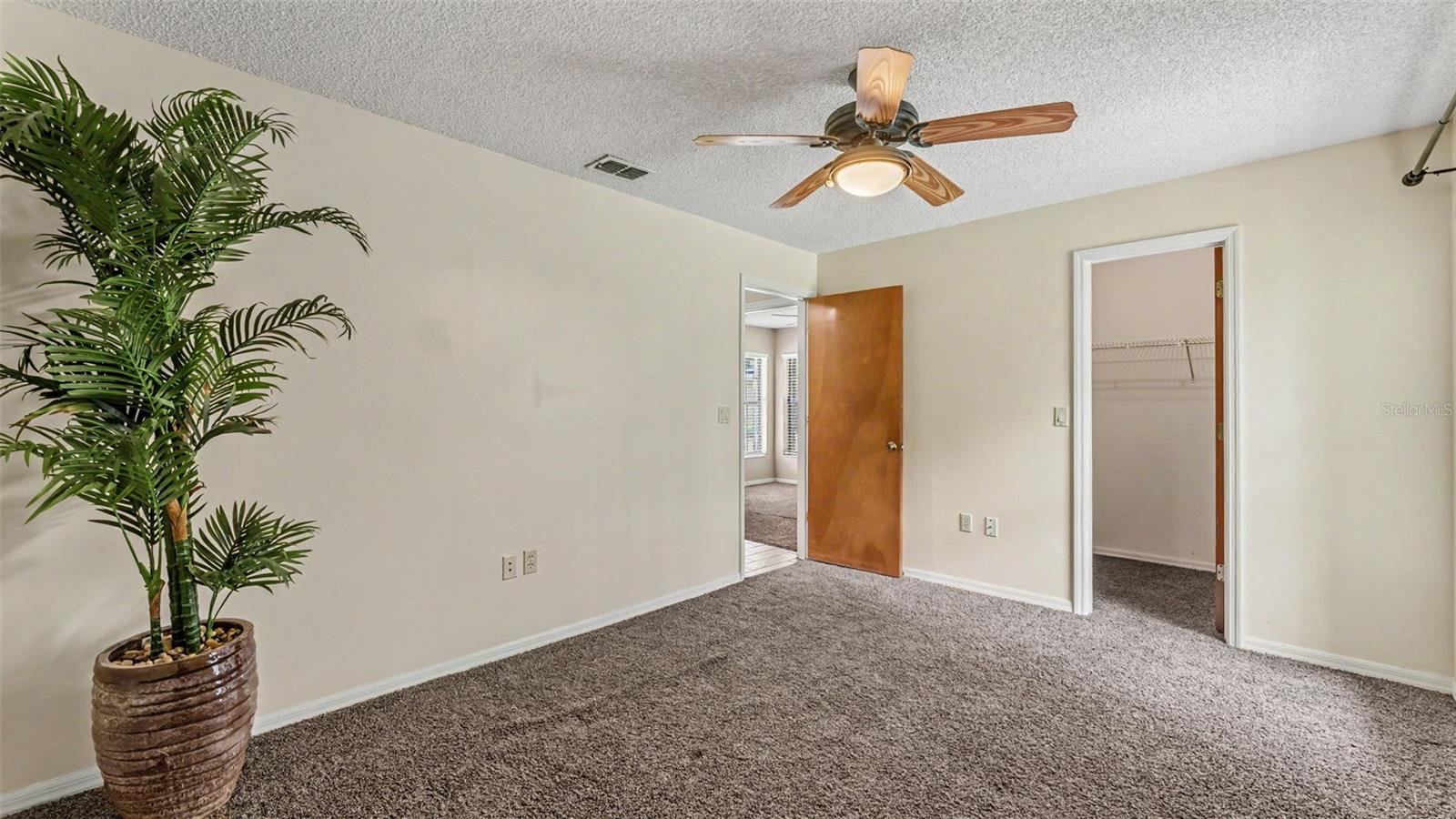 1428 N TIMBERIDGE LOOP