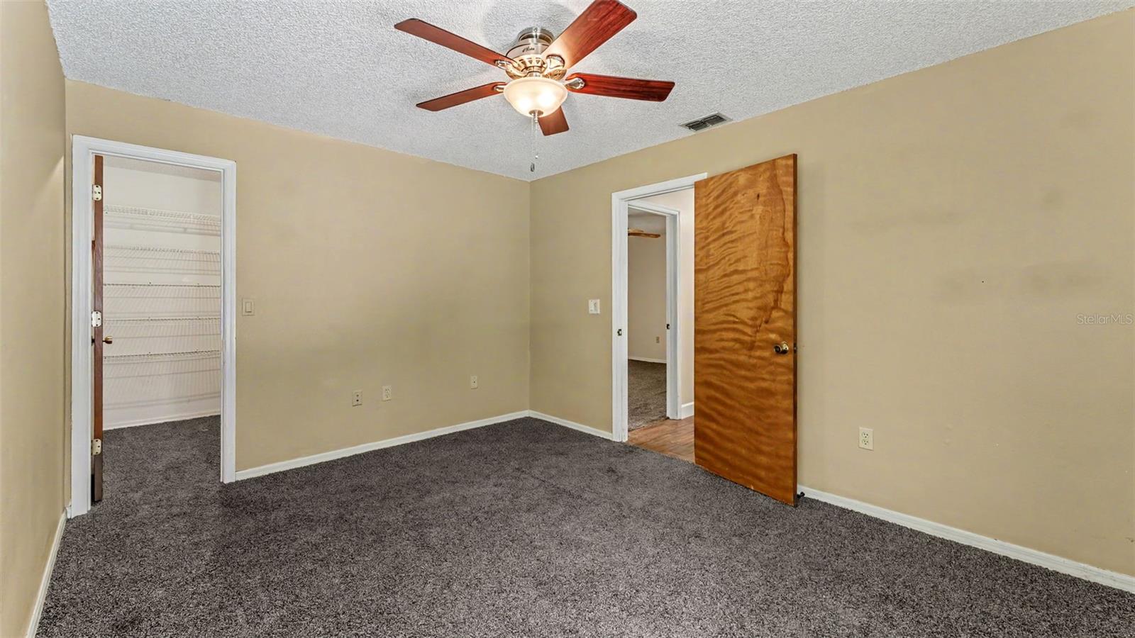 1428 N TIMBERIDGE LOOP
