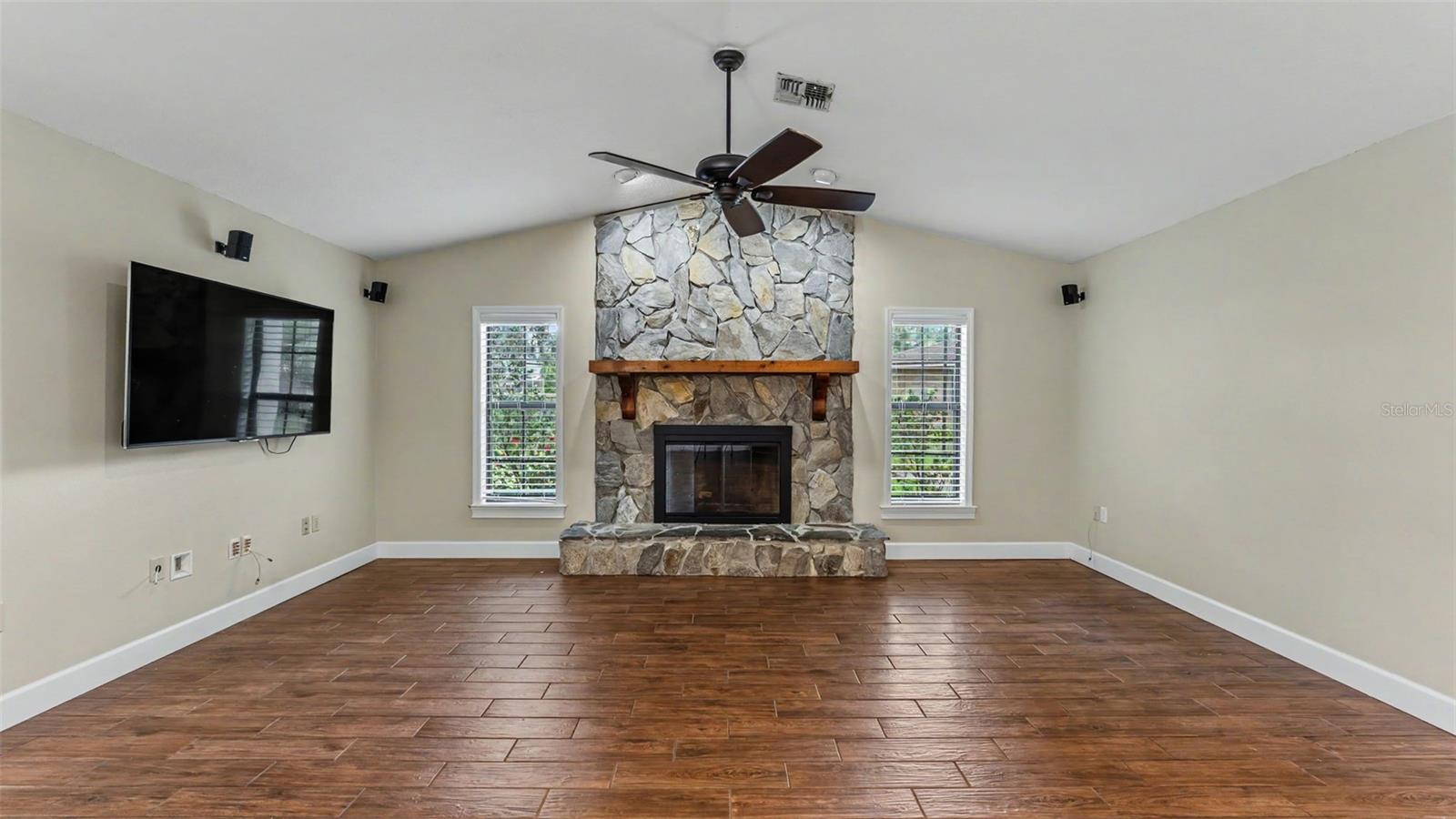 1428 N TIMBERIDGE LOOP