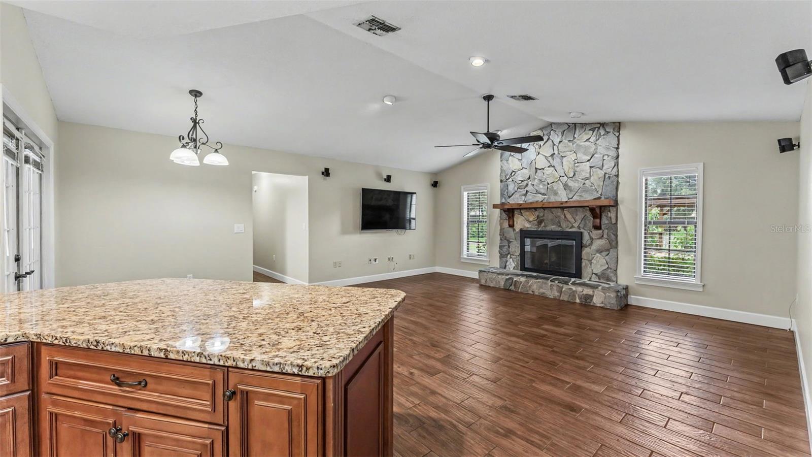 1428 N TIMBERIDGE LOOP