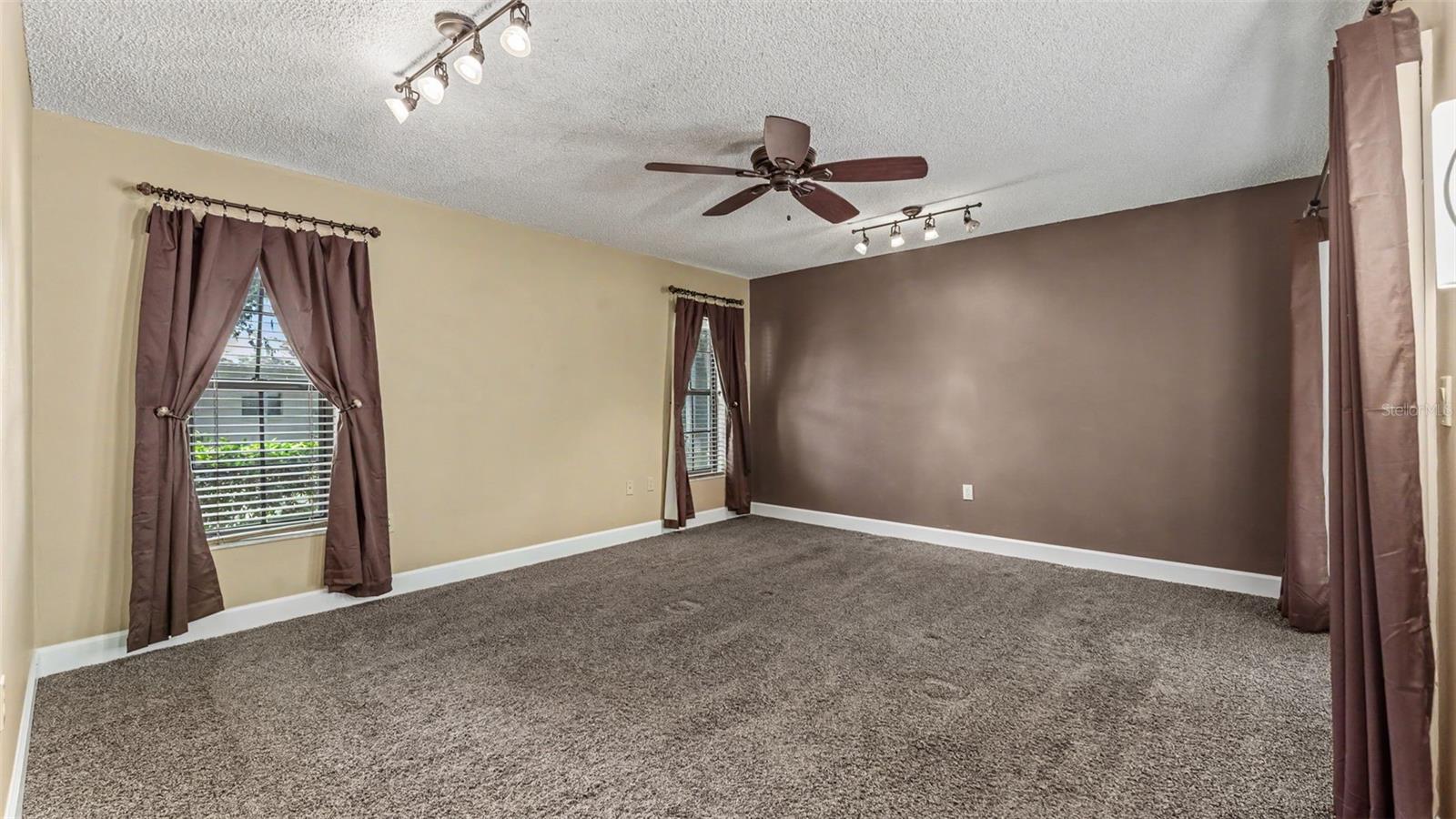 1428 N TIMBERIDGE LOOP