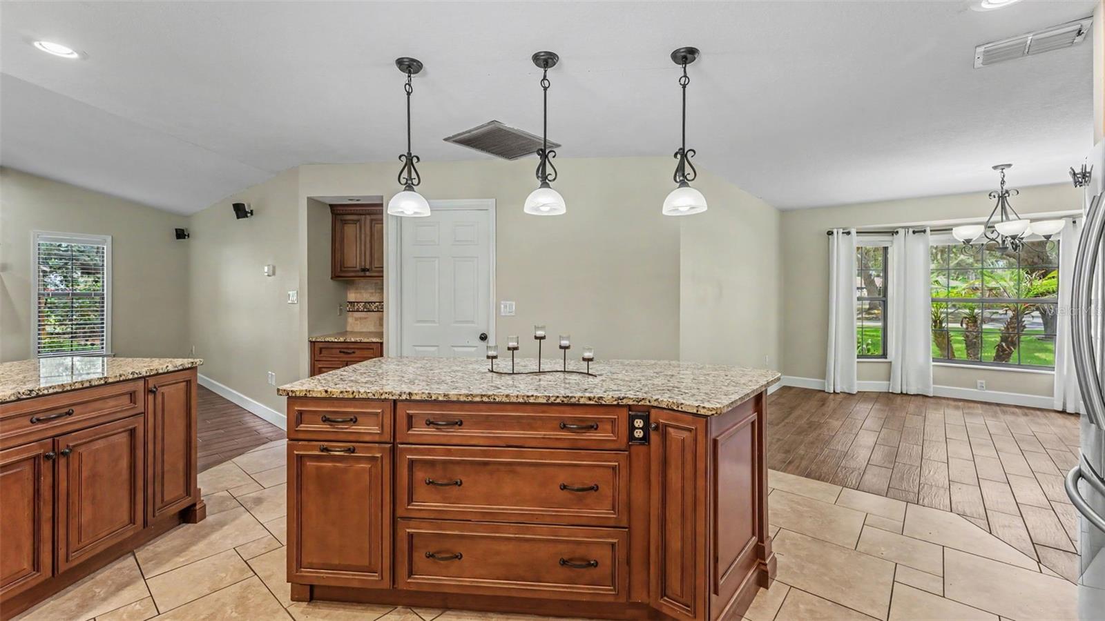 1428 N TIMBERIDGE LOOP
