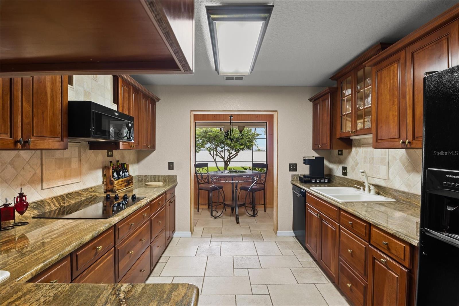 926 VAN DR