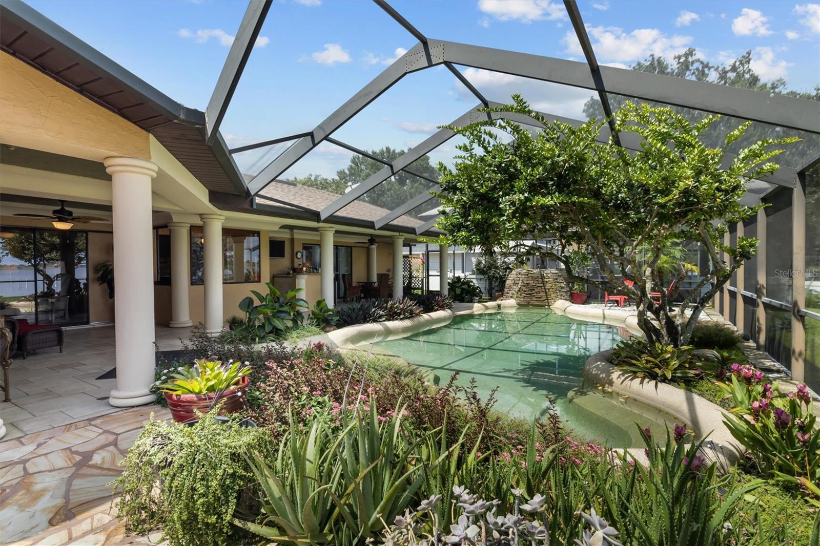 926 VAN DR