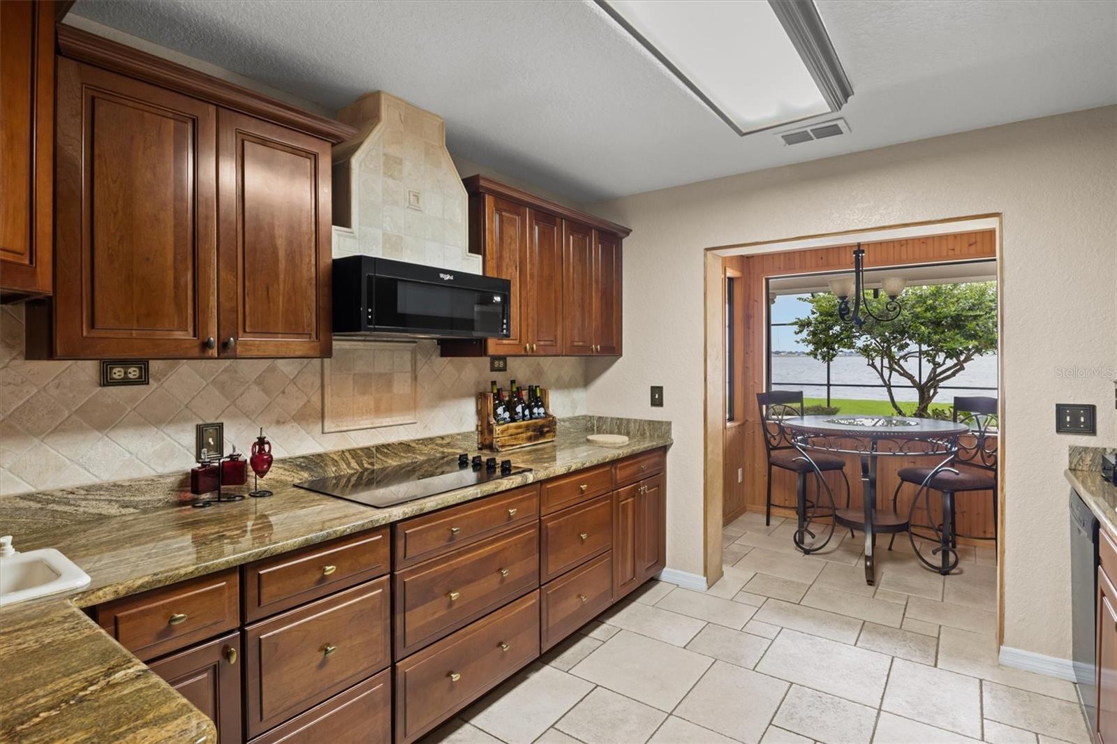926 VAN DR