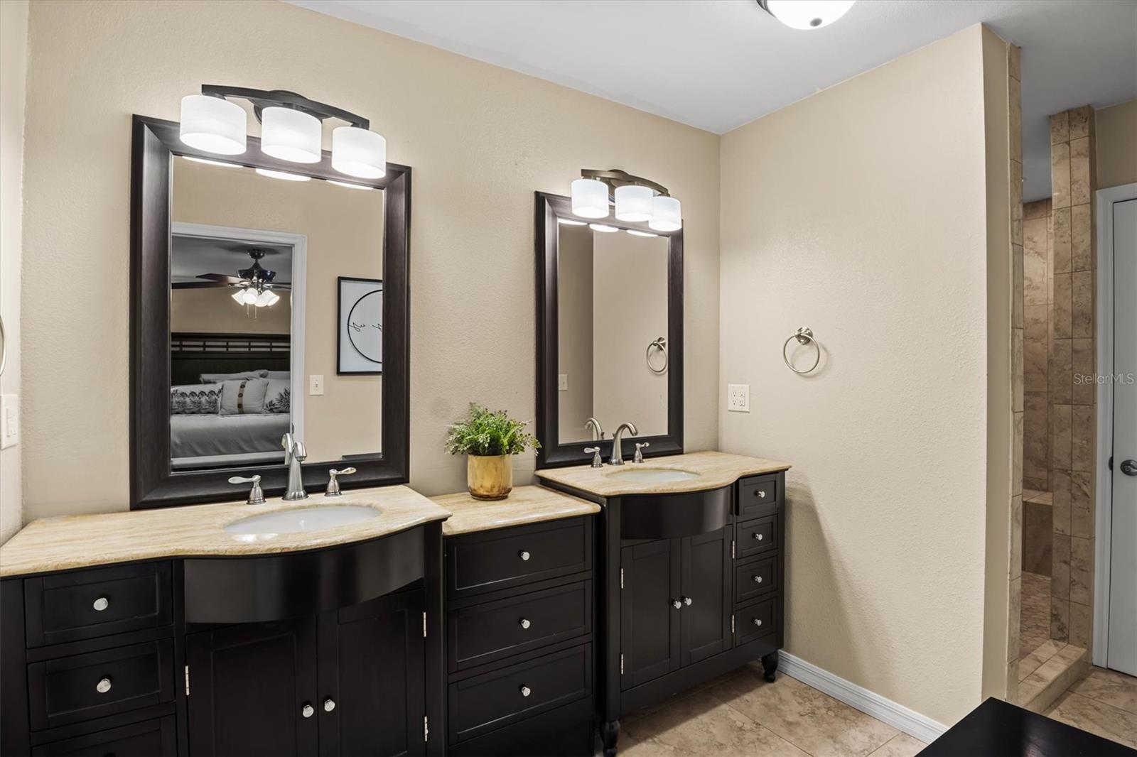 926 VAN DR