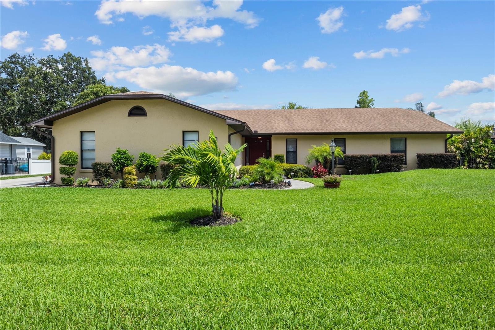 926 VAN DR
