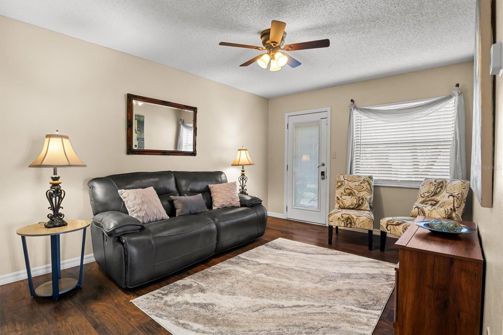 926 VAN DR