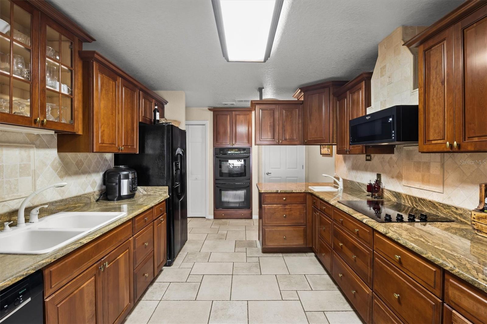 926 VAN DR
