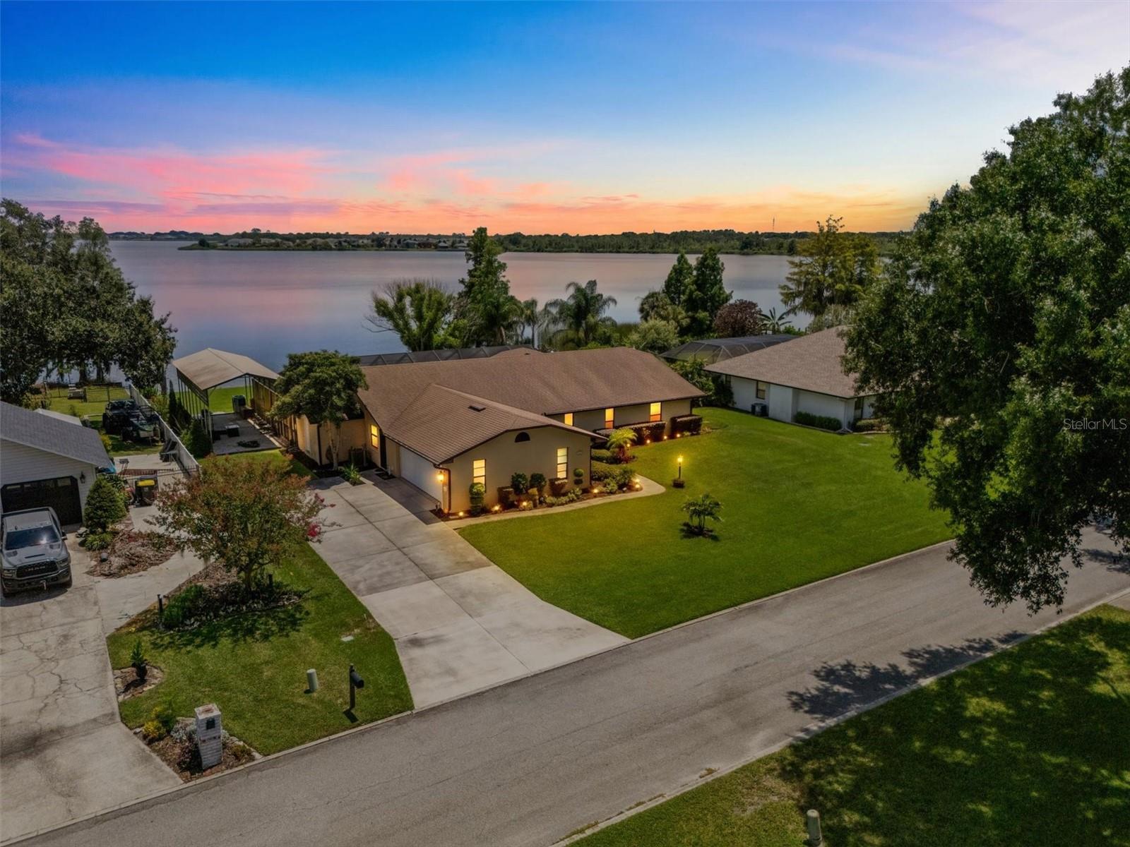 926 VAN DR