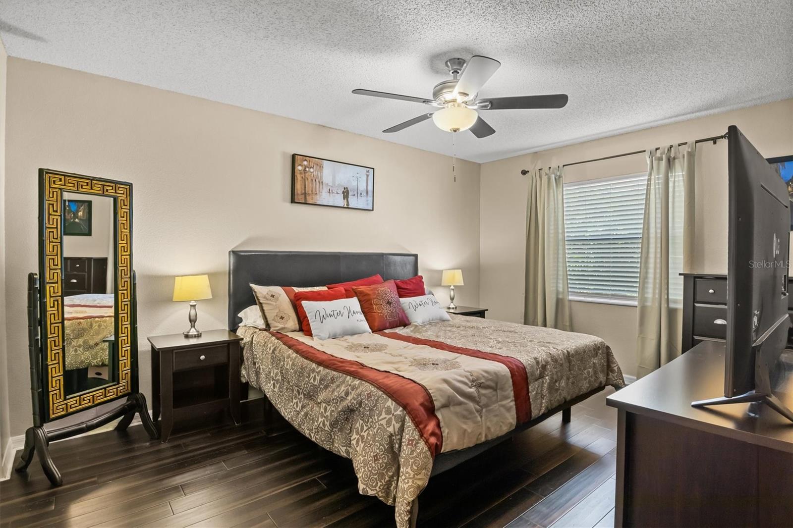 926 VAN DR