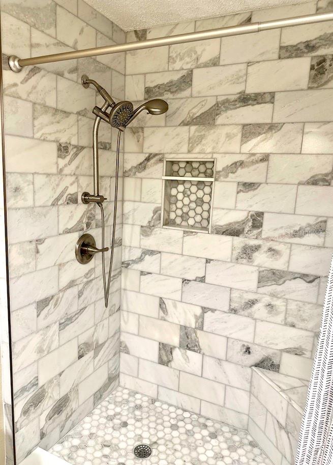 926 VAN DR