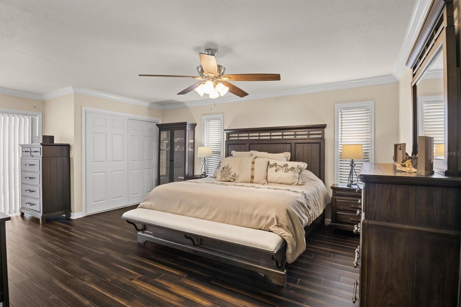 926 VAN DR