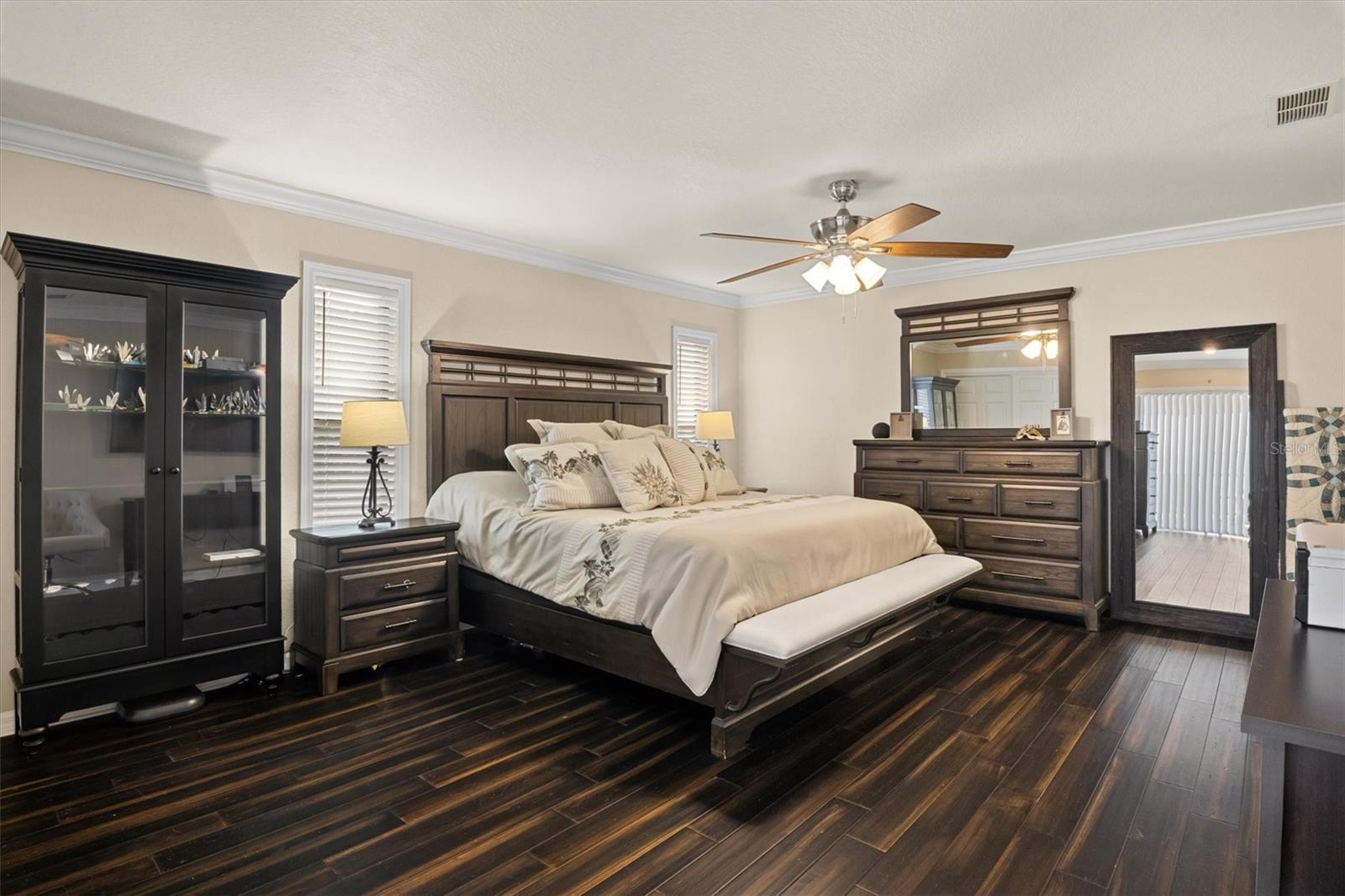 926 VAN DR
