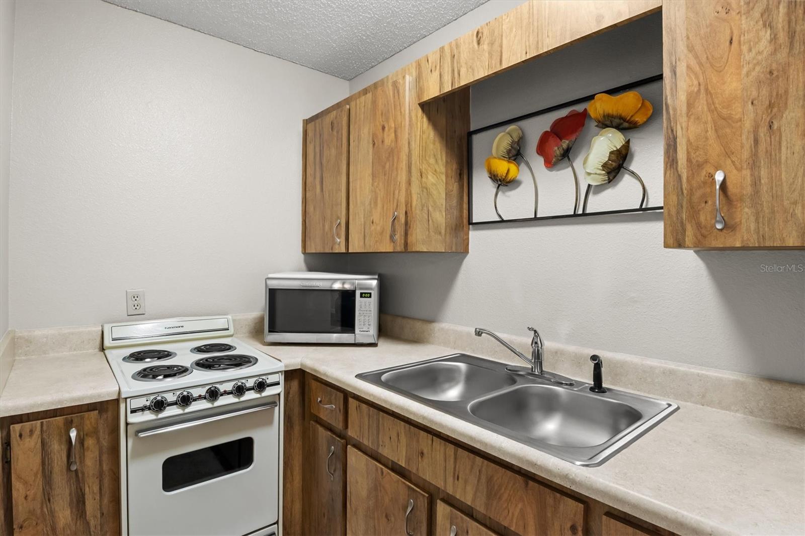 926 VAN DR