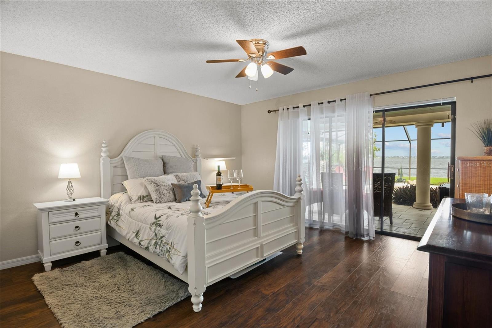 926 VAN DR