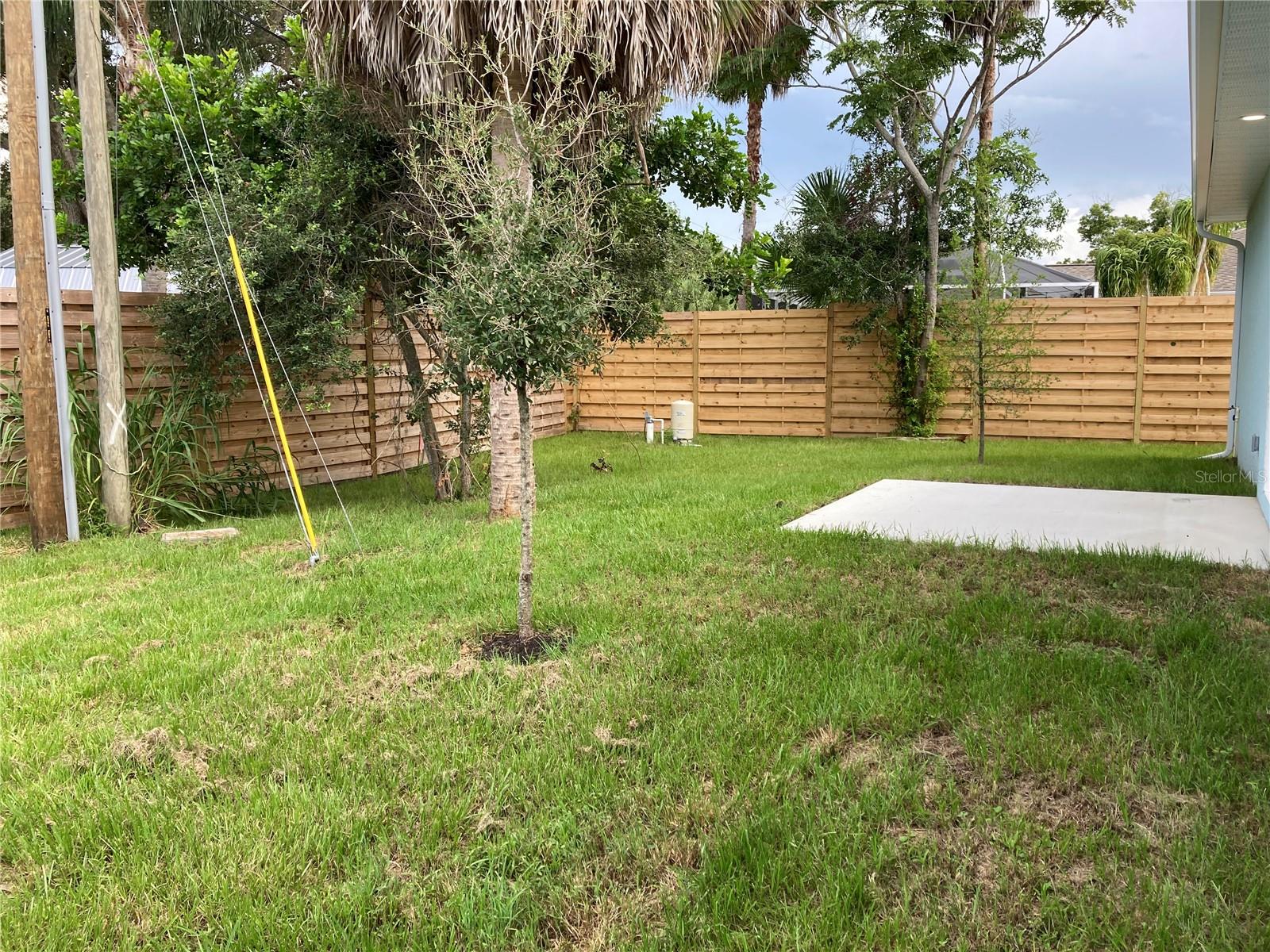 562 FLAMINGO RD