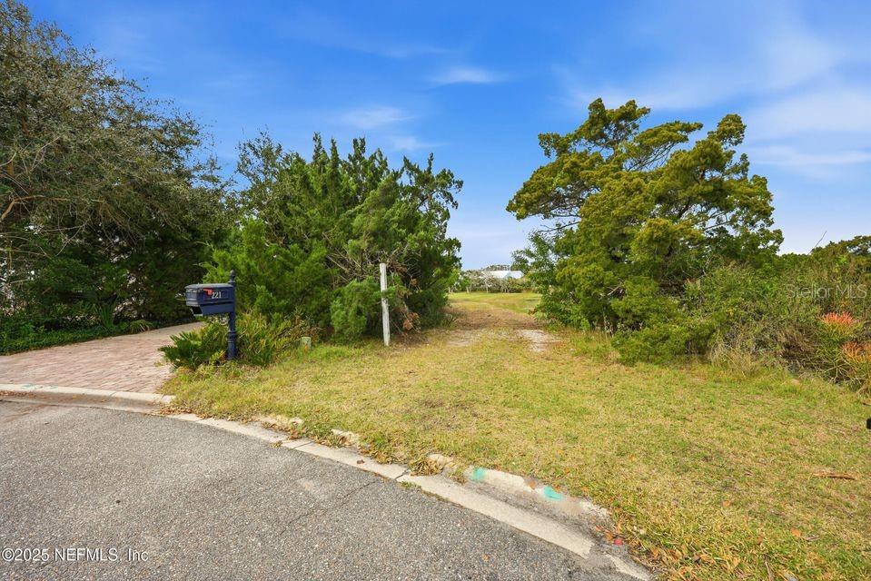 225 N LA CRESCENTA DR