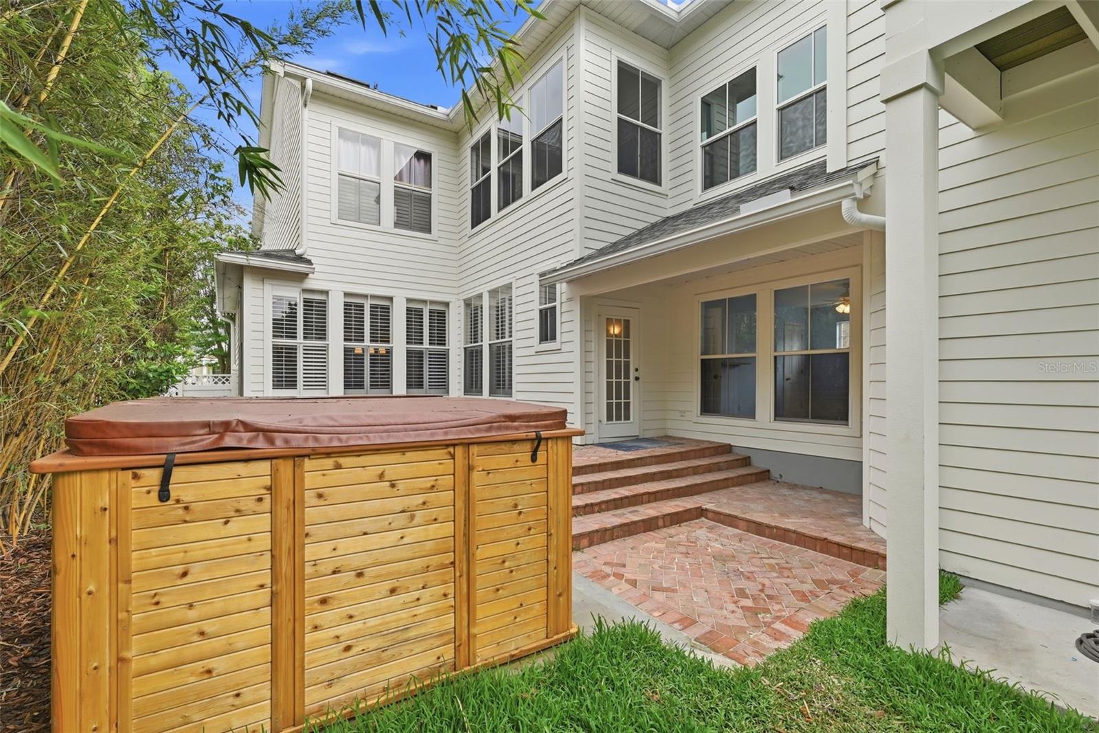 1110 RUSH CT