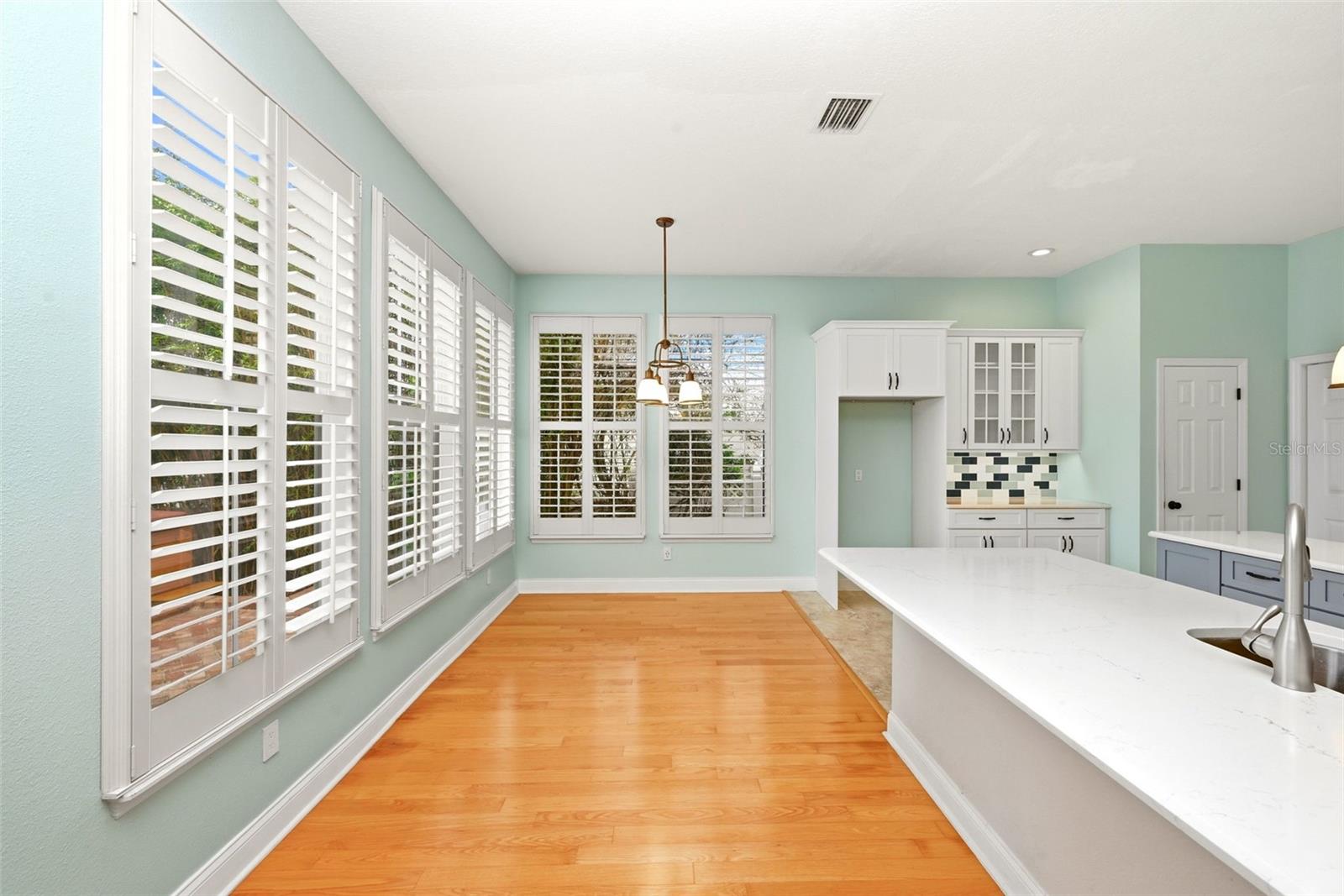 1110 RUSH CT