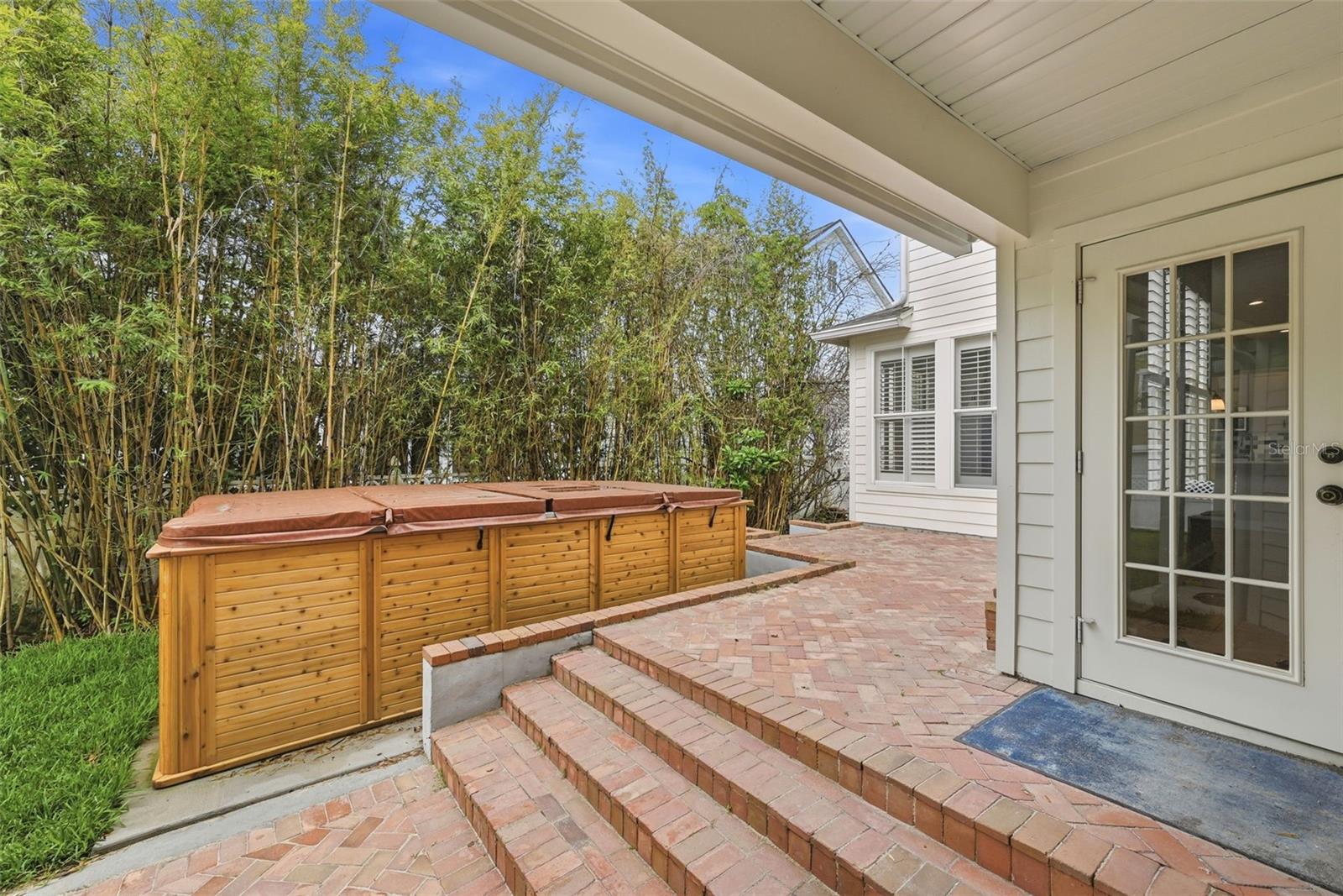1110 RUSH CT