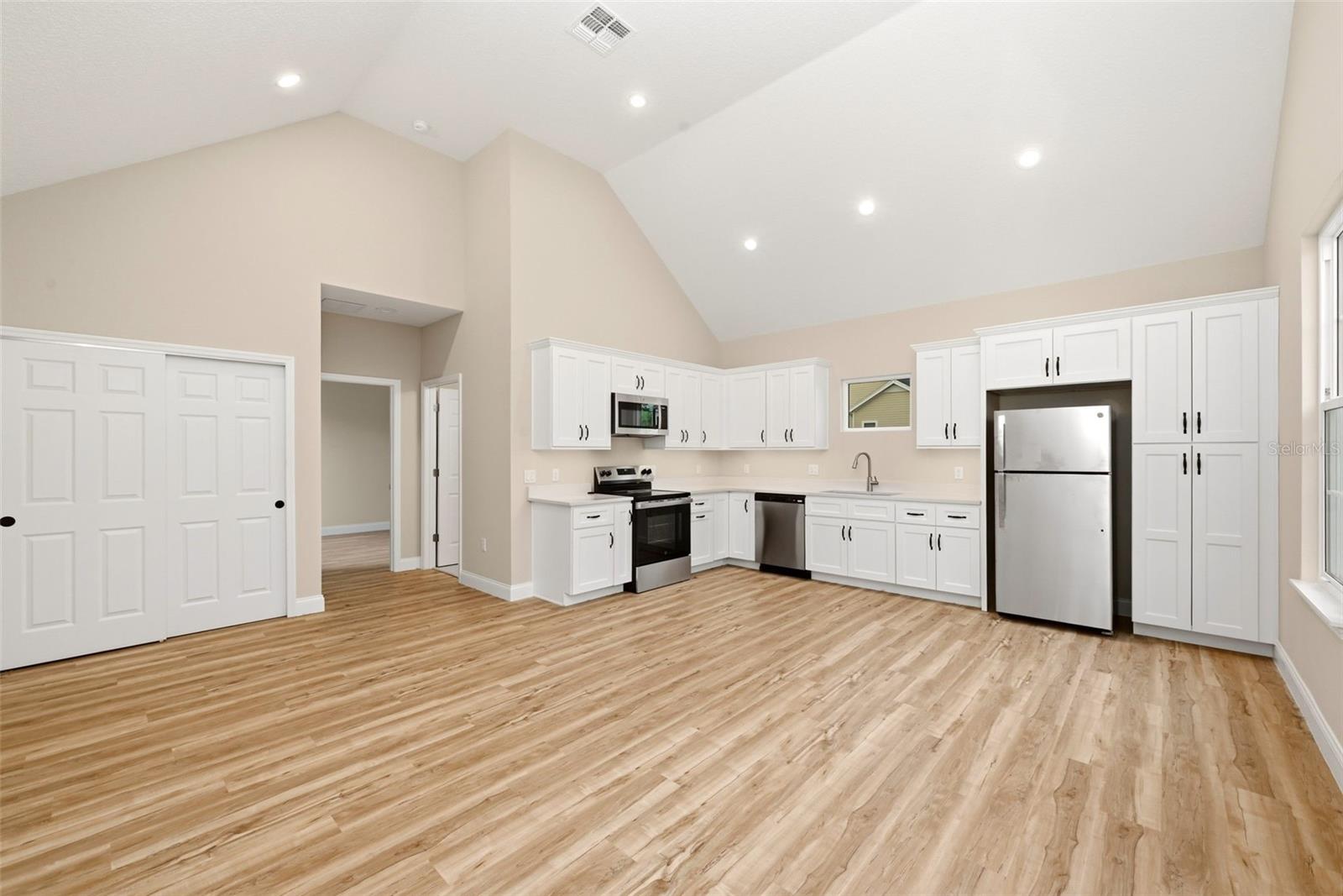 1110 RUSH CT