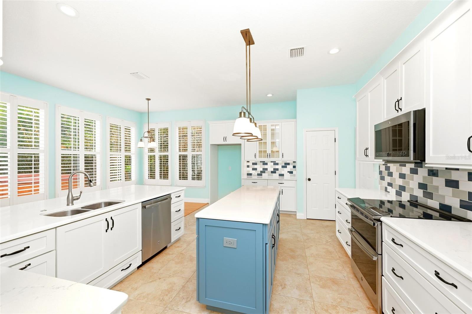 1110 RUSH CT