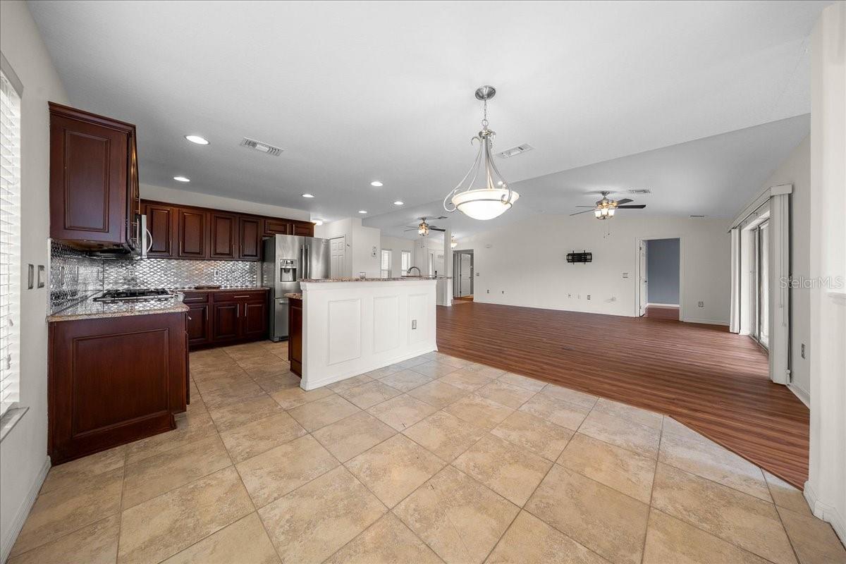 15813 SW 16TH AVENUE RD