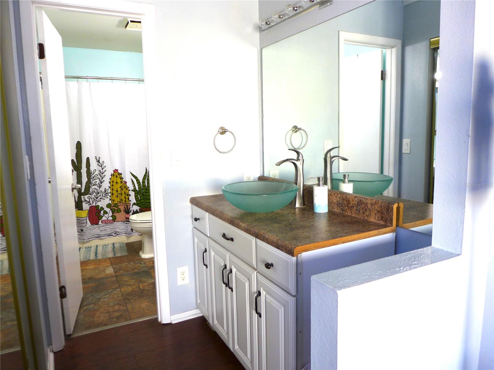 1711 GARDEN LAKE DR #1711