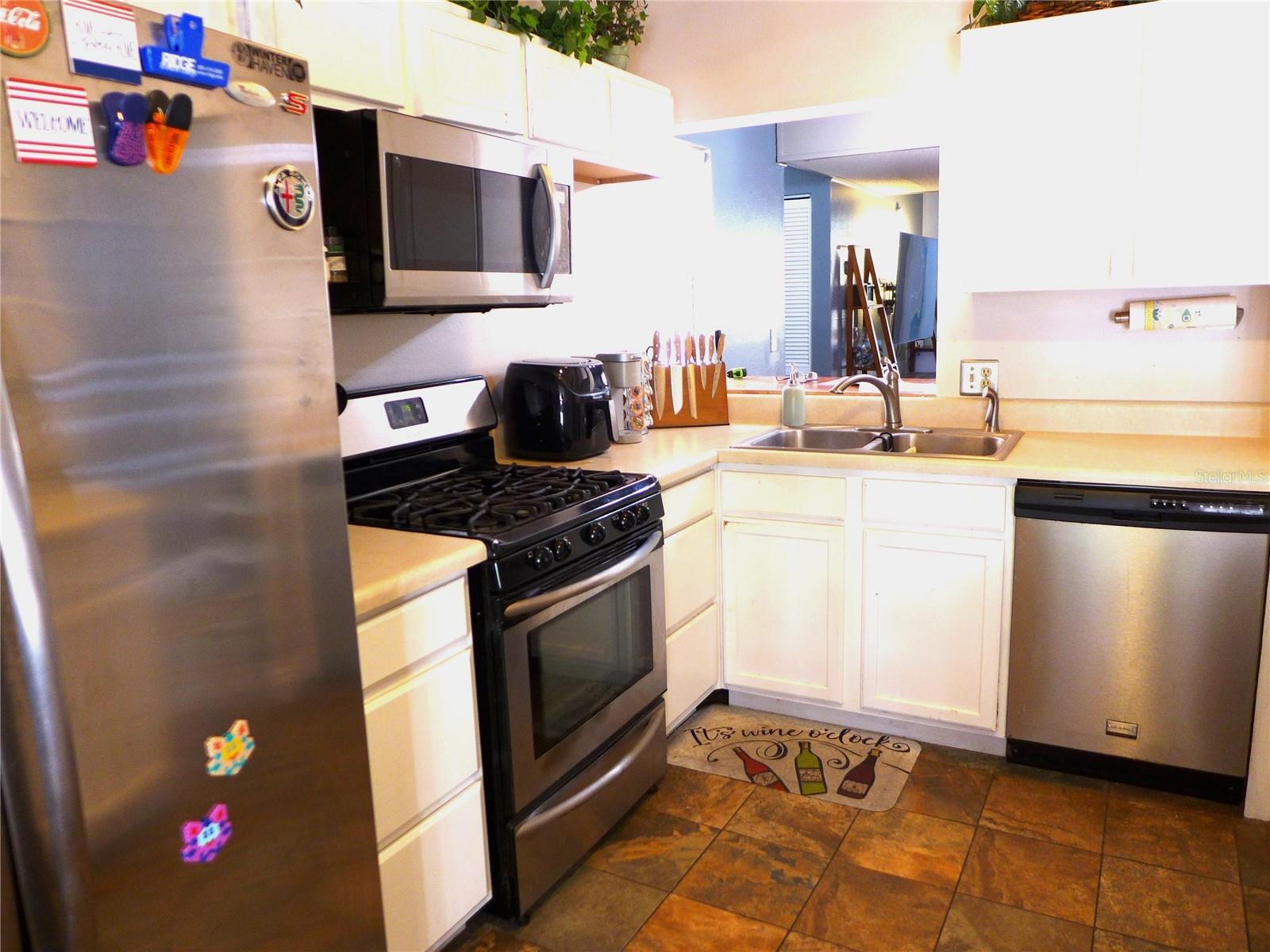 1711 GARDEN LAKE DR #1711