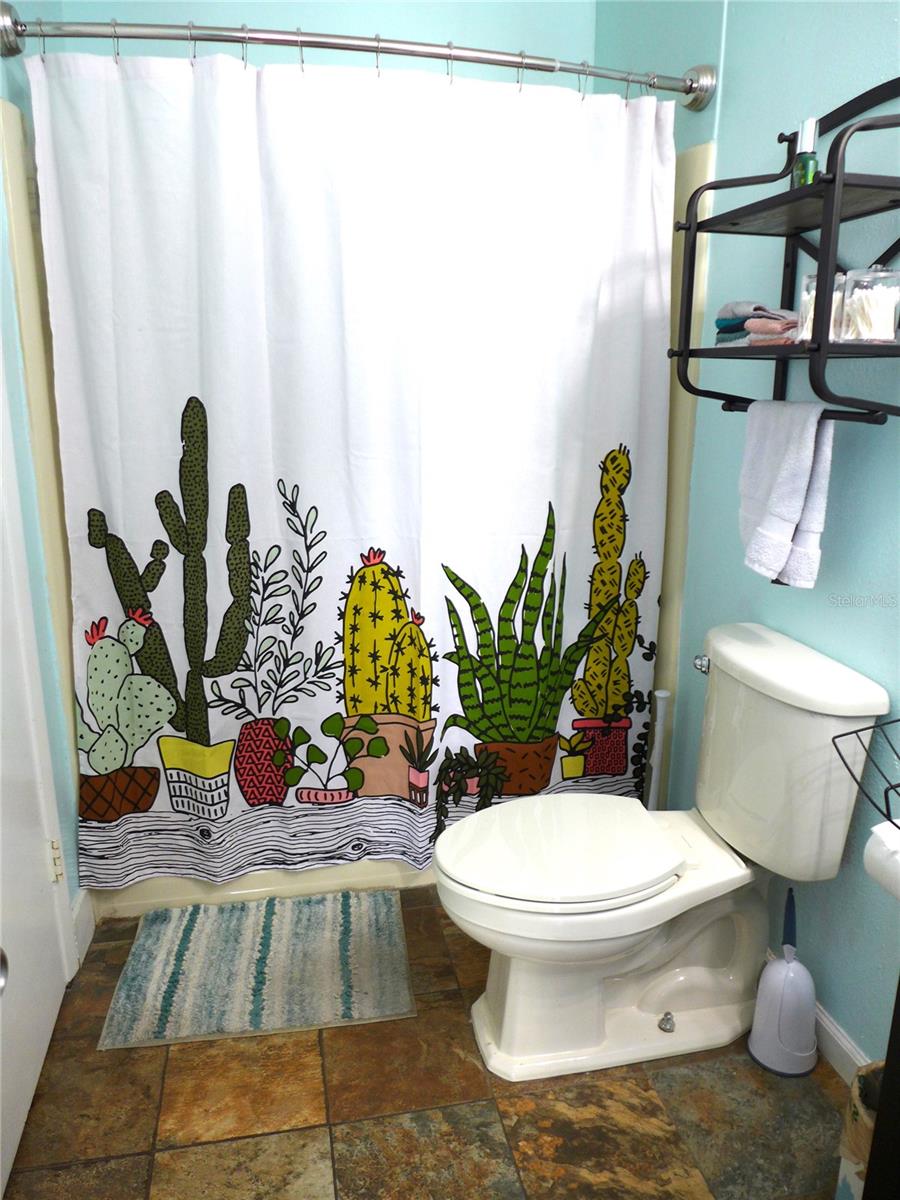 1711 GARDEN LAKE DR #1711