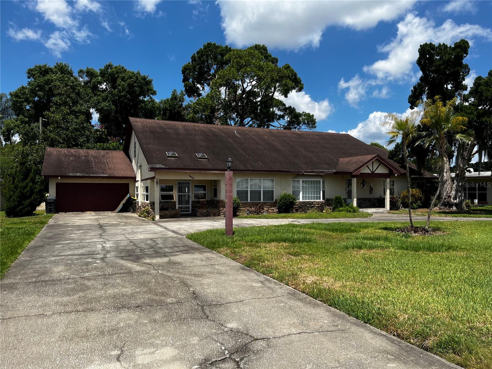 1450 W LAKE CANNON DR NW