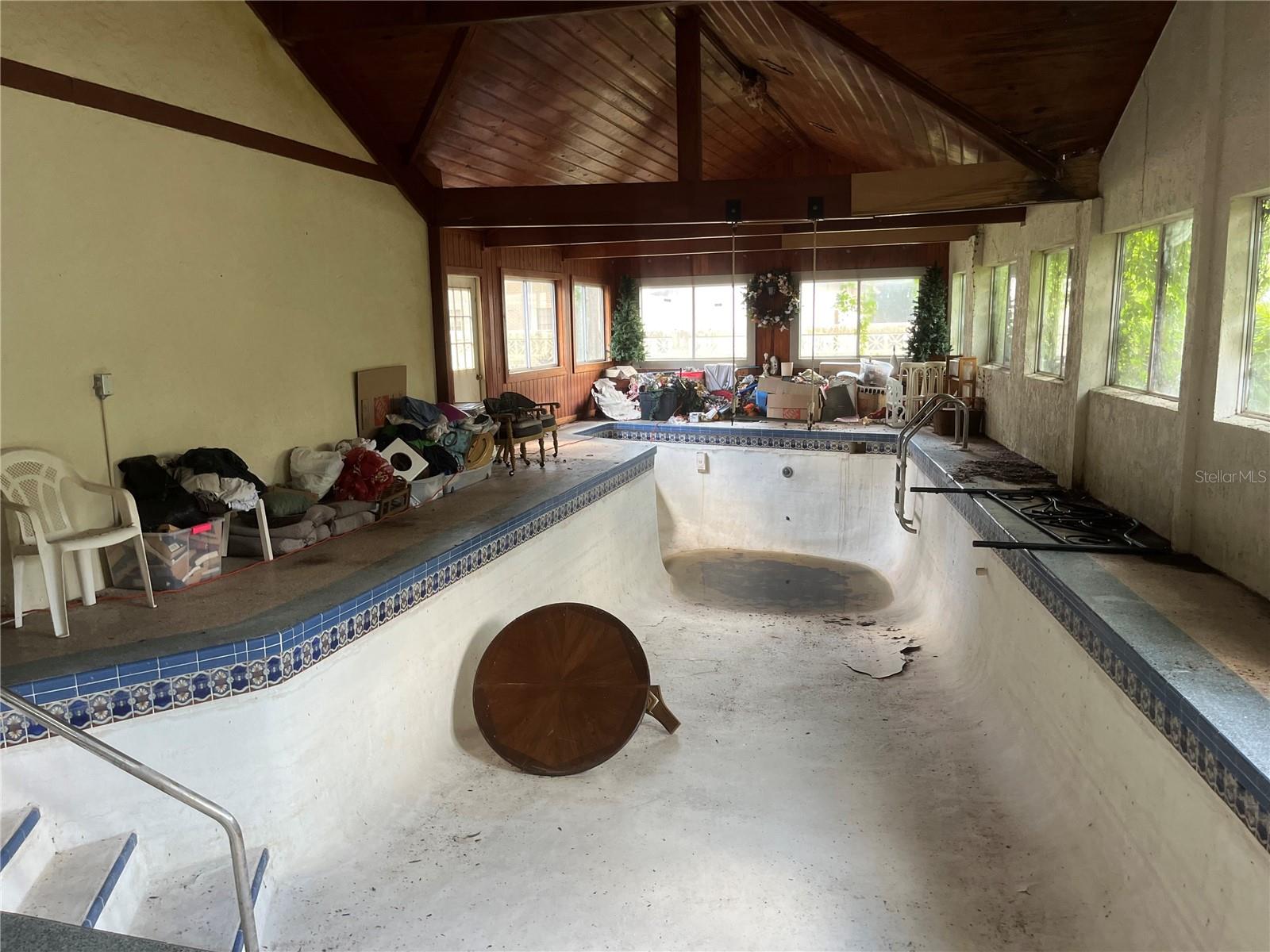 1450 W LAKE CANNON DR NW