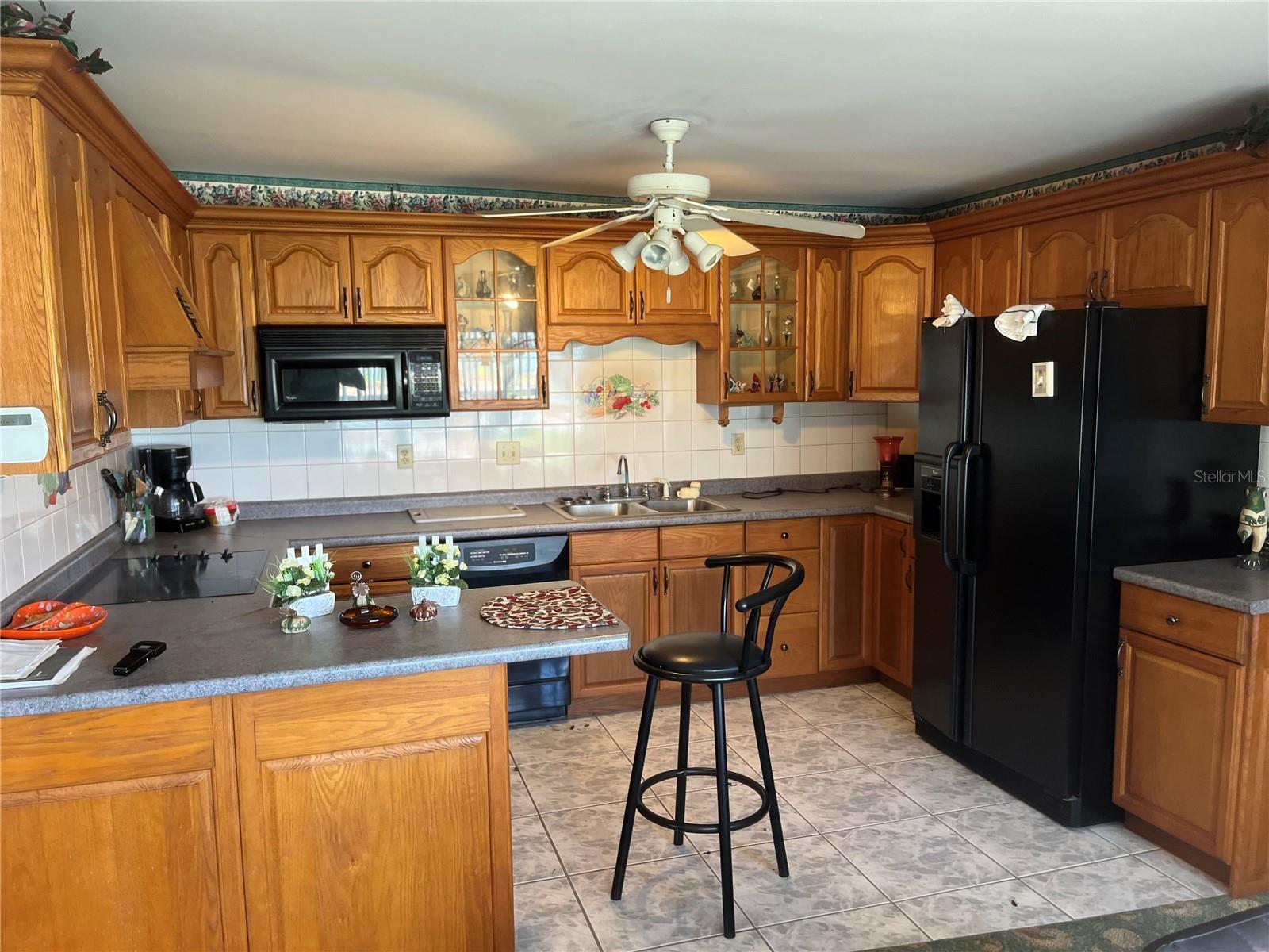 1450 W LAKE CANNON DR NW