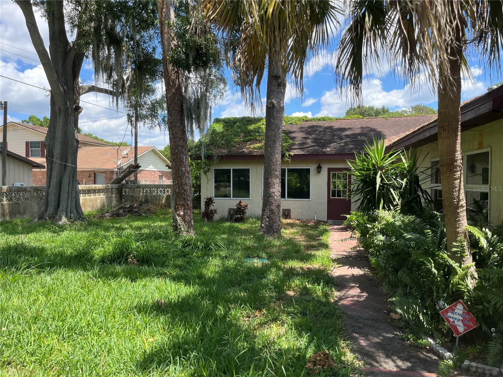 1450 W LAKE CANNON DR NW