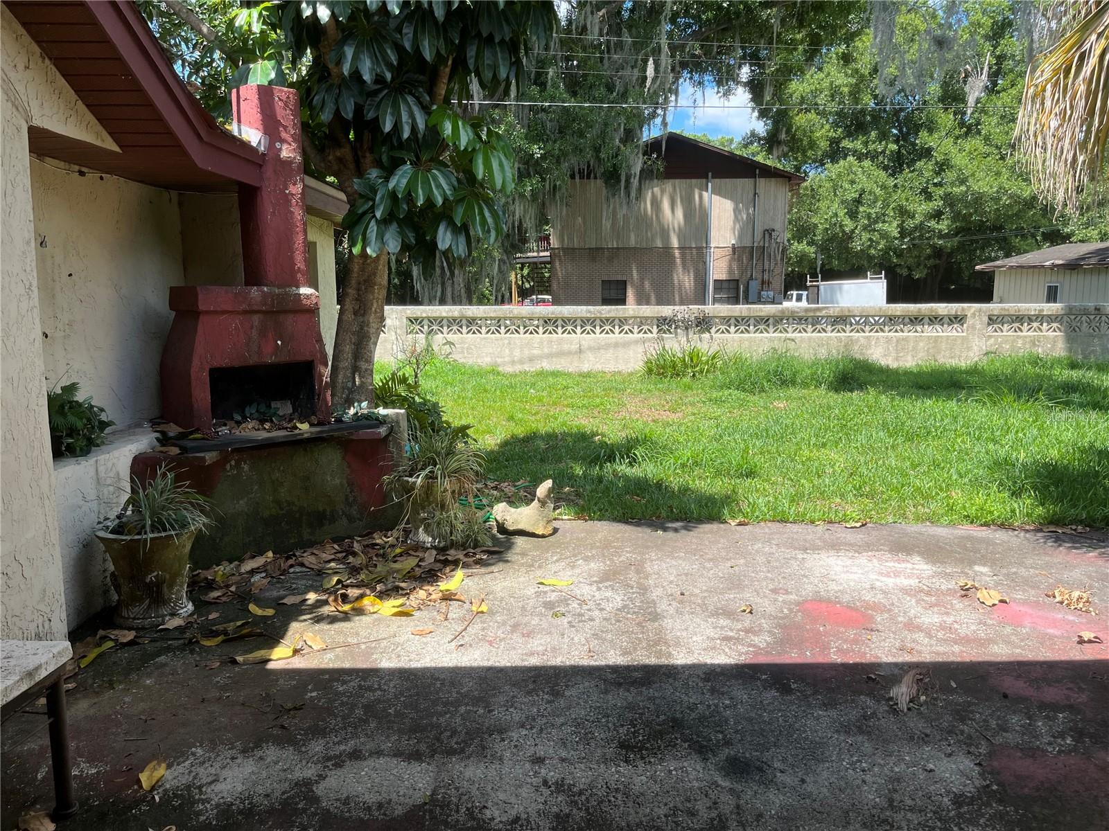 1450 W LAKE CANNON DR NW