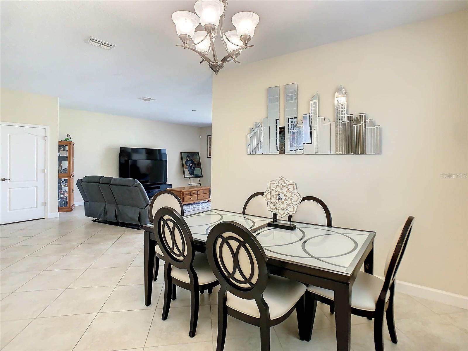 4317 SUMMER BREEZE WAY