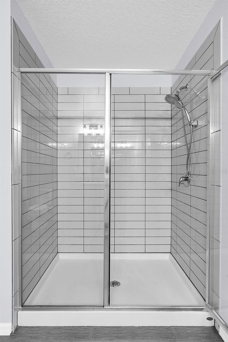 3081 LAKES CREST AVE