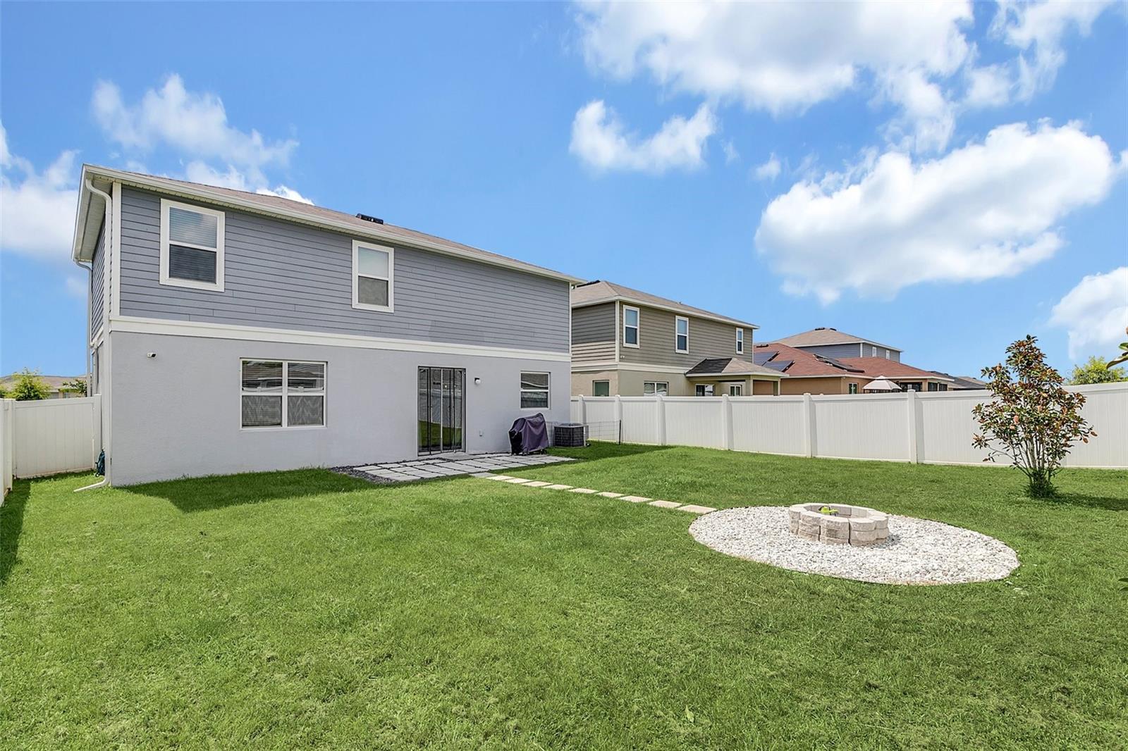 3081 LAKES CREST AVE