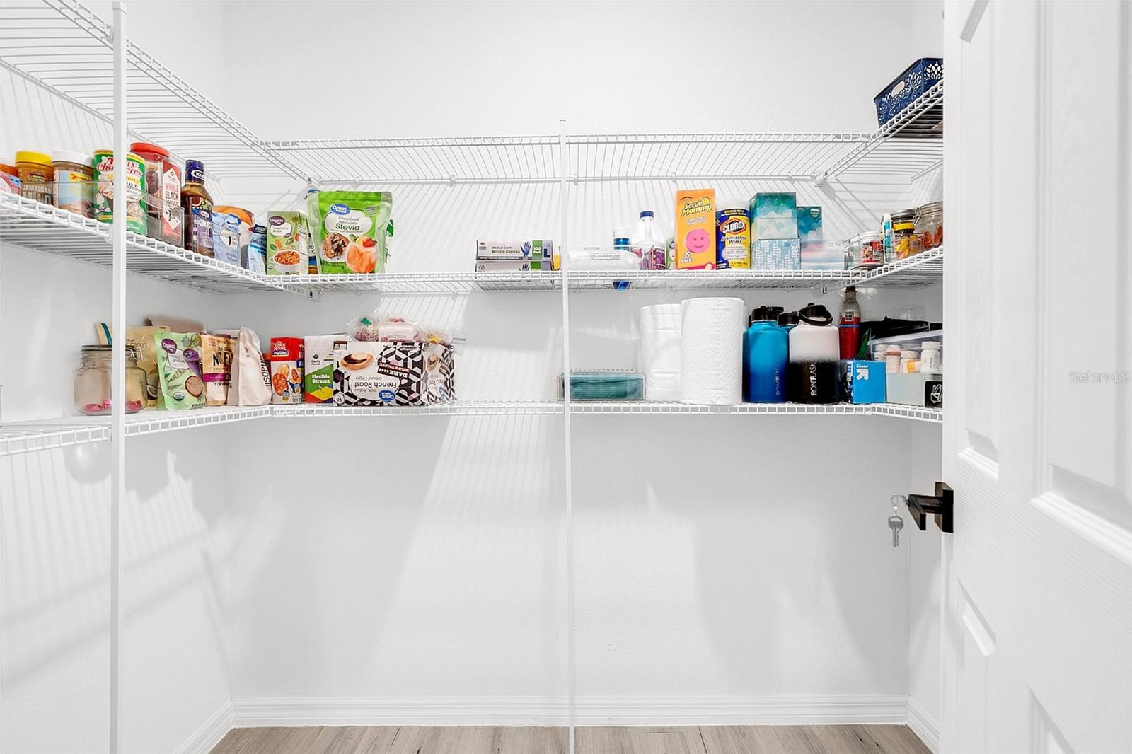 3081 LAKES CREST AVE