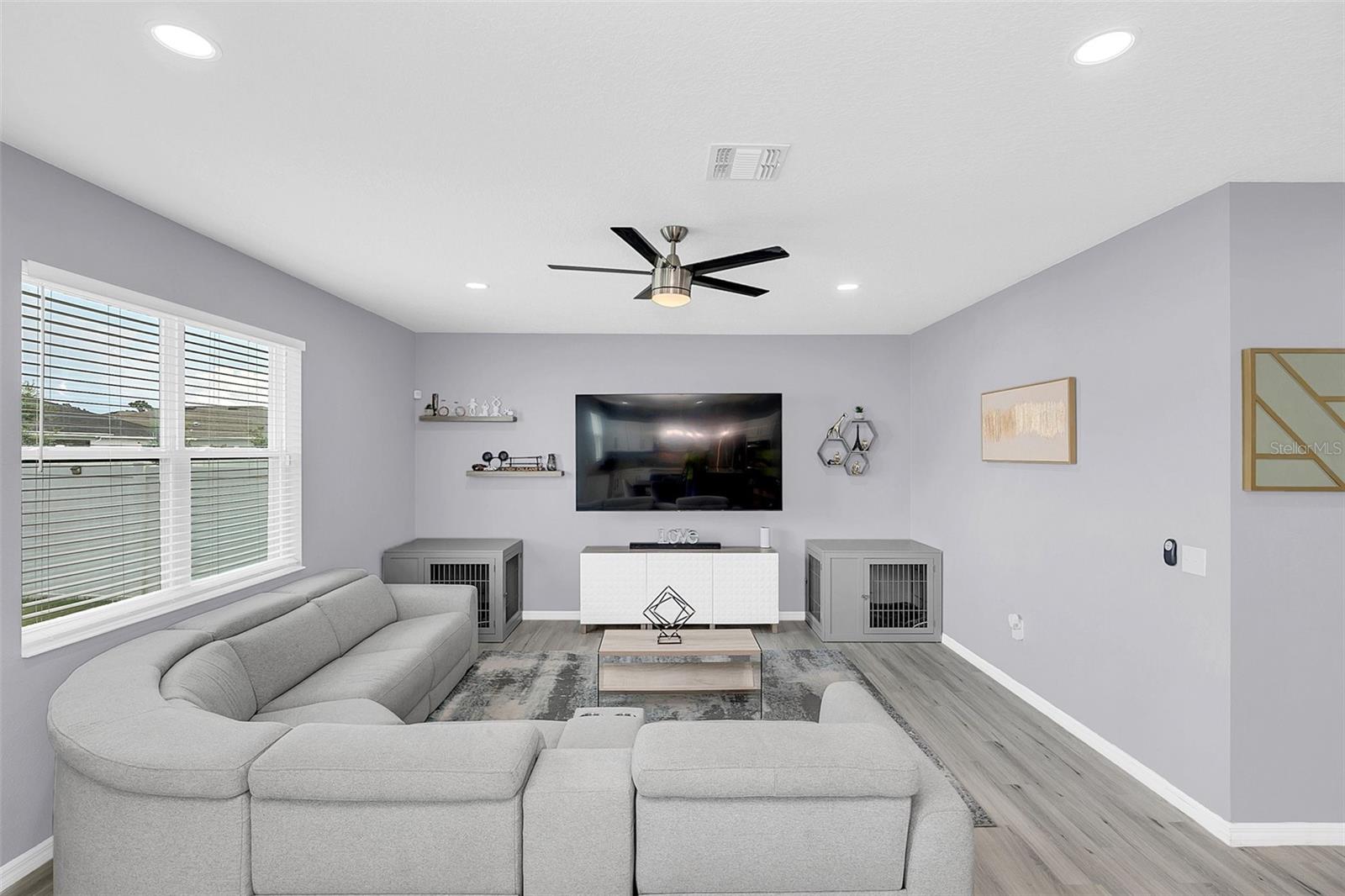 3081 LAKES CREST AVE