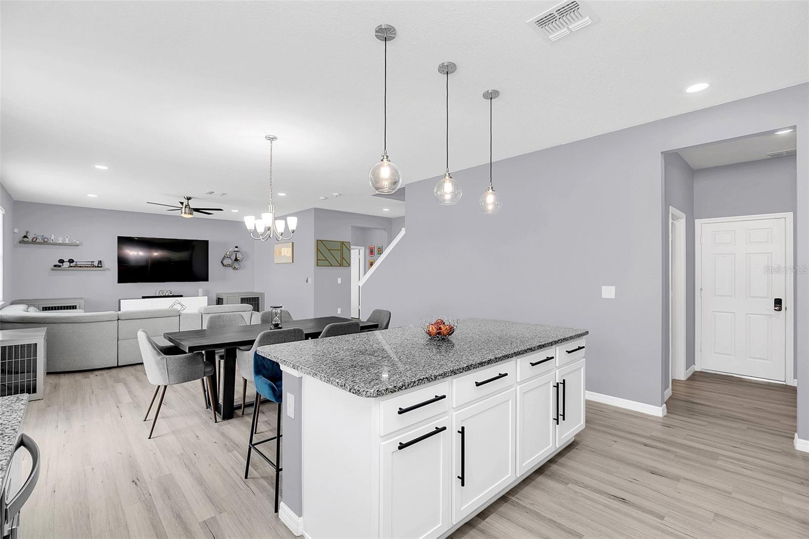 3081 LAKES CREST AVE